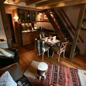 https://duplex-en-vieux-bois-hyper-centre.hotels-rhonealpes.com